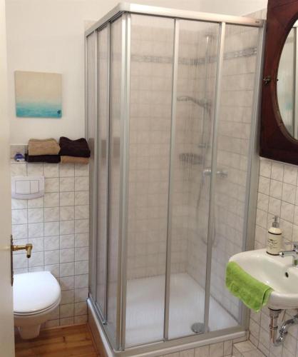One-Bedroom Apartment image 10