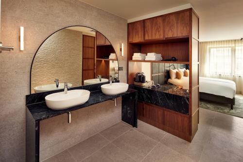 Met Hotel Amsterdam - image 7