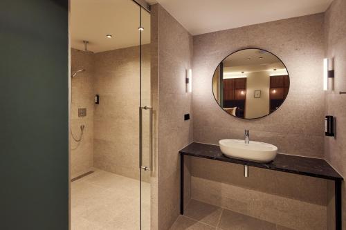 Met Hotel Amsterdam - image 2