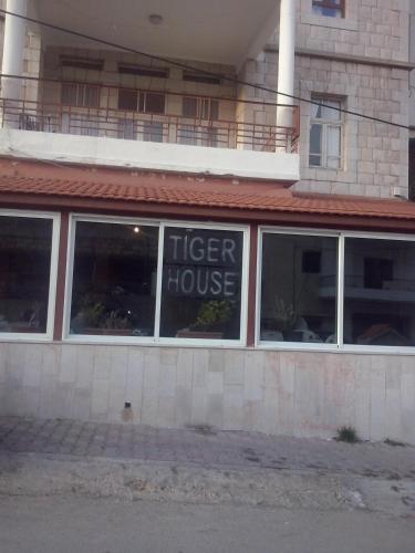 Entré, Tiger House Guest House in Bcharre