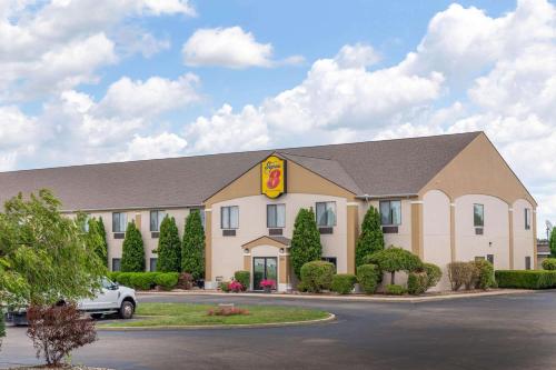 Super 8 by Wyndham Goshen - main image