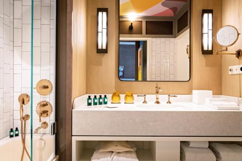 room detail thumbnail 2