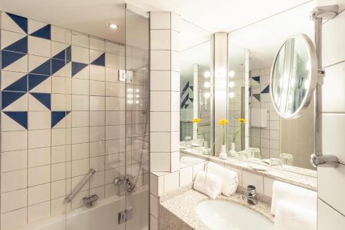 room detail thumbnail 2