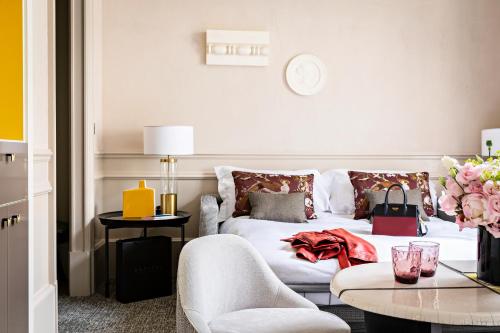 room detail thumbnail 1
