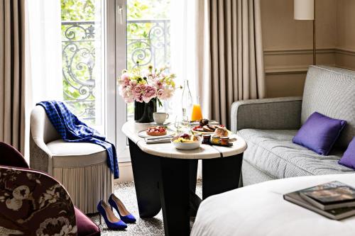 room detail thumbnail 1