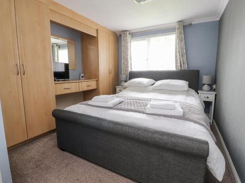 1 Sherwood - image 8