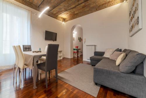Fontana di Trevi Design Apartment - image 8