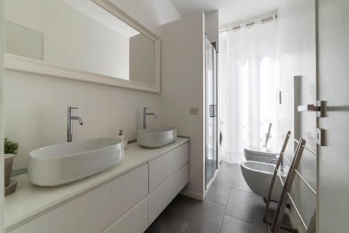 Fontana di Trevi Design Apartment - image 13