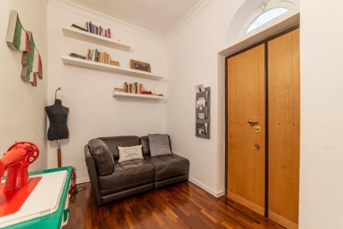 Fontana di Trevi Design Apartment - image 7