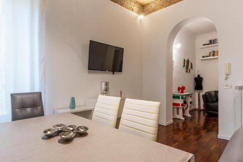 Fontana di Trevi Design Apartment - image 14