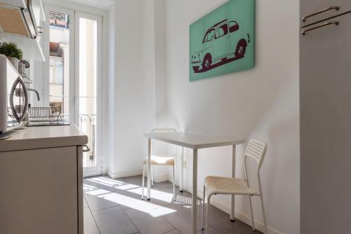 Fontana di Trevi Design Apartment - image 11