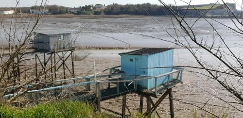 Grande maison charentaise avec vue sur le chenal superbes couchés de soleil sur l estuaire de la gironde!