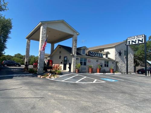 Cedar Creek Inn