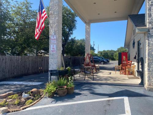 Cedar Creek Inn - image 7