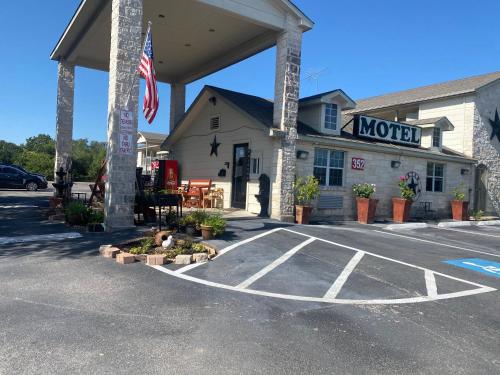 Cedar Creek Inn