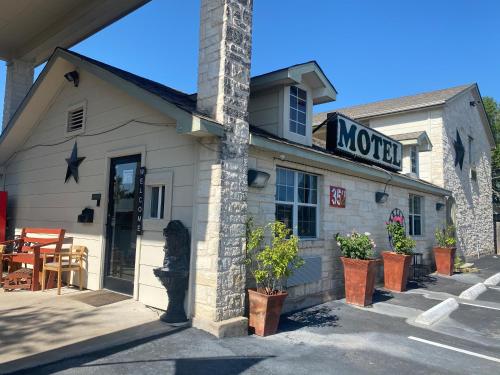 Cedar Creek Inn