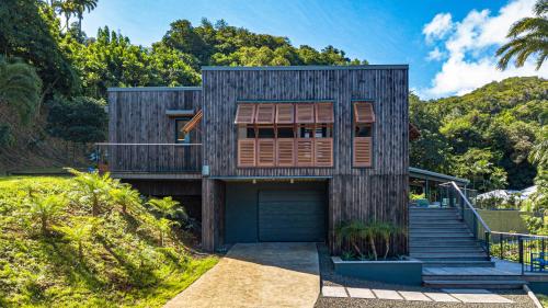 Villa d'architecte au Francois avec piscine a debordement de 16m