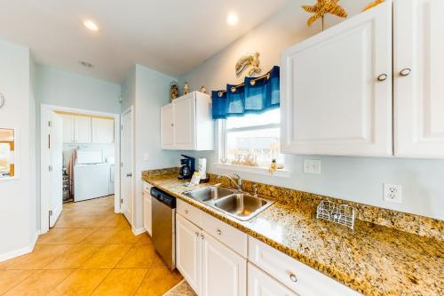 Lazy Daze Beach House - image 7