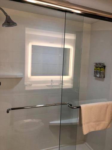 King Room - Hearing Accessible - Non-Smoking