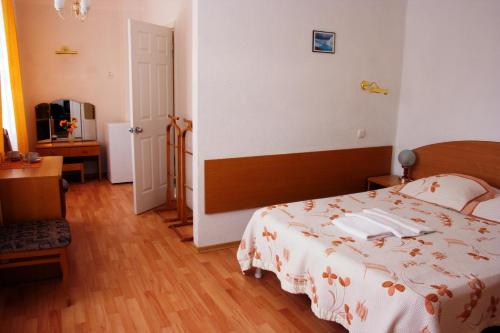 Kyiv Hotel - image 11