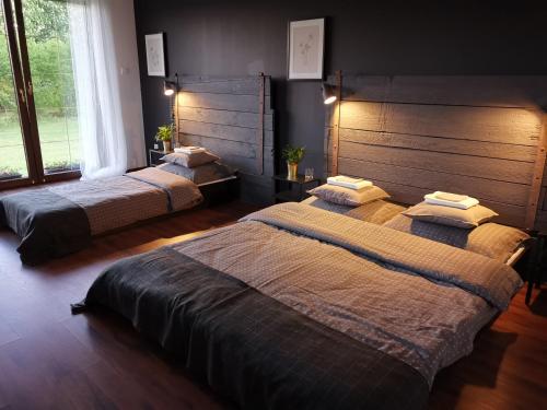 1 queen bed, 1 twin bed
