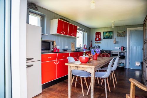 Western Watch - Sea Views, Pets Accepted, Sleeps 6