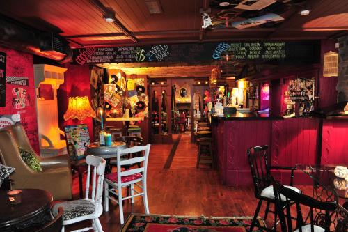 Westenra Arms Hotel - image 2