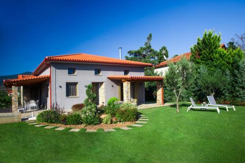 Exterior view of Elite Cottages