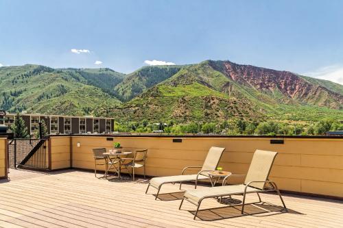 ระเบียง/ชานเรือน, เกลนวู้ด สปริง อินน์ (Glenwood Springs Inn) in เกลนวูดสปริงส์ (CO)