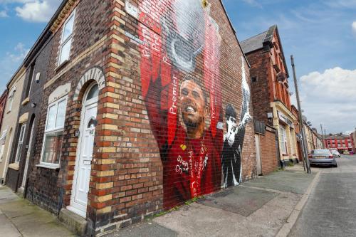The World Famous Henderson House, Liverpool