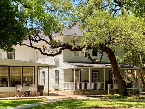 Inn On The River - Accommodation - Glen Rose