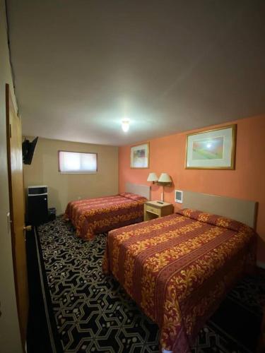 Budget Inn - image 7