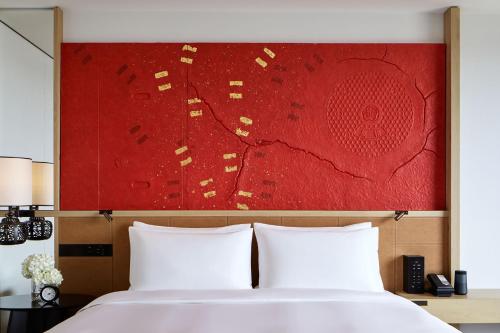 King Room with City View image 3
