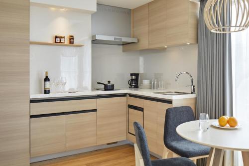 Kitchen Suite with Two Single Beds and Sofa Bed image 2