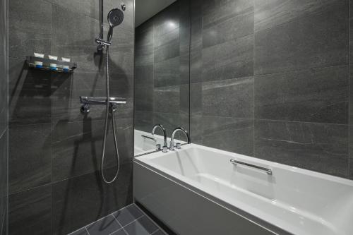 King Room image 3