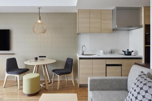 Studio with Sofa Bed and Kitchen image 4