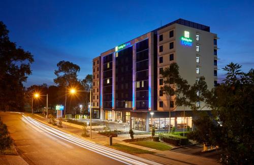 Exterior view, Holiday Inn Express Sydney Macquarie Park in Ryde