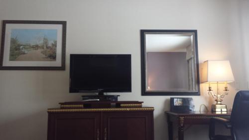 Americas Best Inn & Suites Urbana - image 7