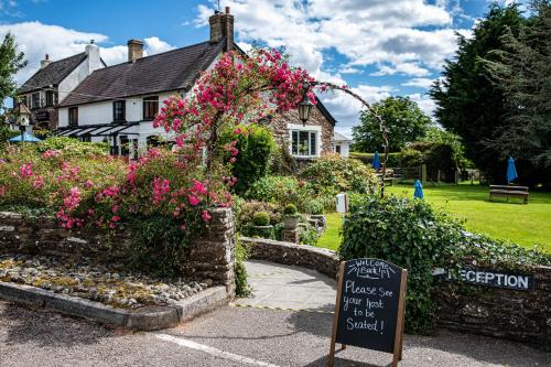 Foto 1: The Greyhound Inn and Hotel