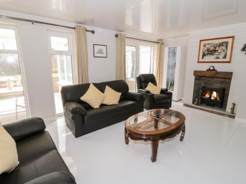 Ground floor flat - image 2
