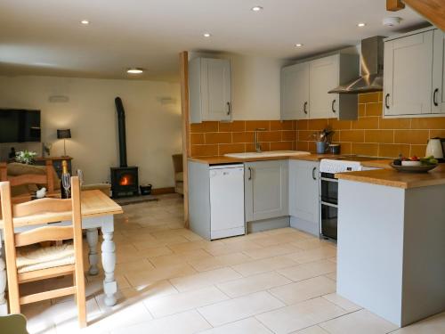 Foxstones Cottage - image 5