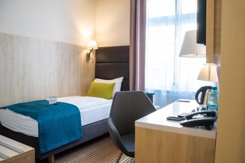 Stay Inn Hotel - image 7