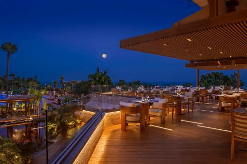Four Seasons Hotel - image 4