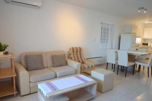 Apartments Marjolovic - image 12