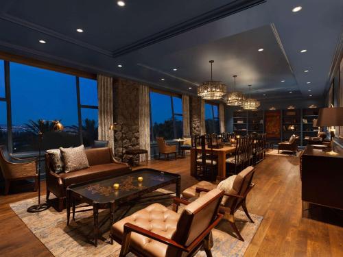 268538706 Claremont Resort & Club