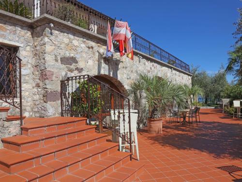  Comfortable holiday home in Soiano del lago with lakeview, Pension in Soiano del Lago