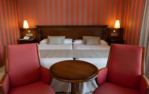 Superior Double Room with Frontal Sea View image 2