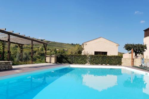 . One bedroom appartement with shared pool and wifi at Montalto delle Marche