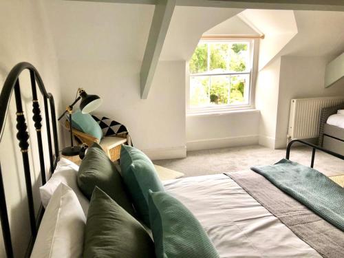 Top Floor Period Apartment In Gorgeous Building, Truro, Cornwall