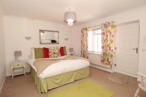 Cottage 3: Super King En-suite Family Room - Breakfast Included - Pet Friendly 